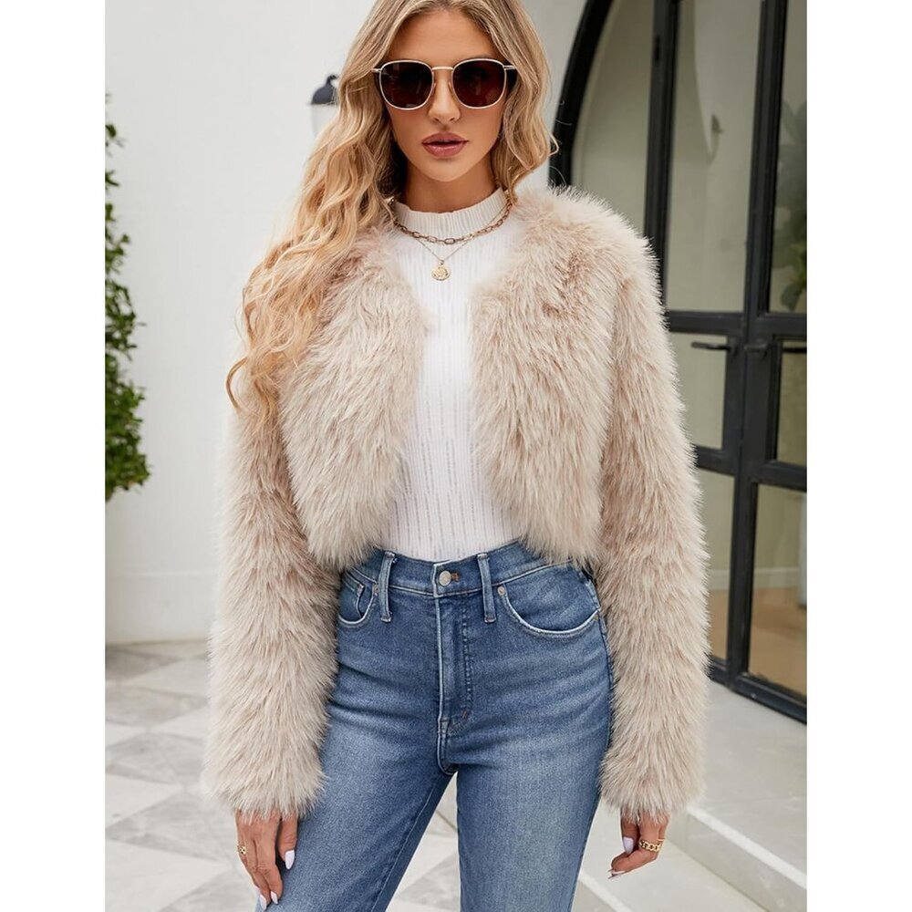 Elegant Faux Fur Cropped Jacket for Women - Soft Fleece Cardigan in Medium - Picture 2 of 7
